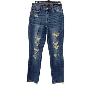 Judy Blue Boyfriend Fit Mid Rise Distressed Jeans 3/26